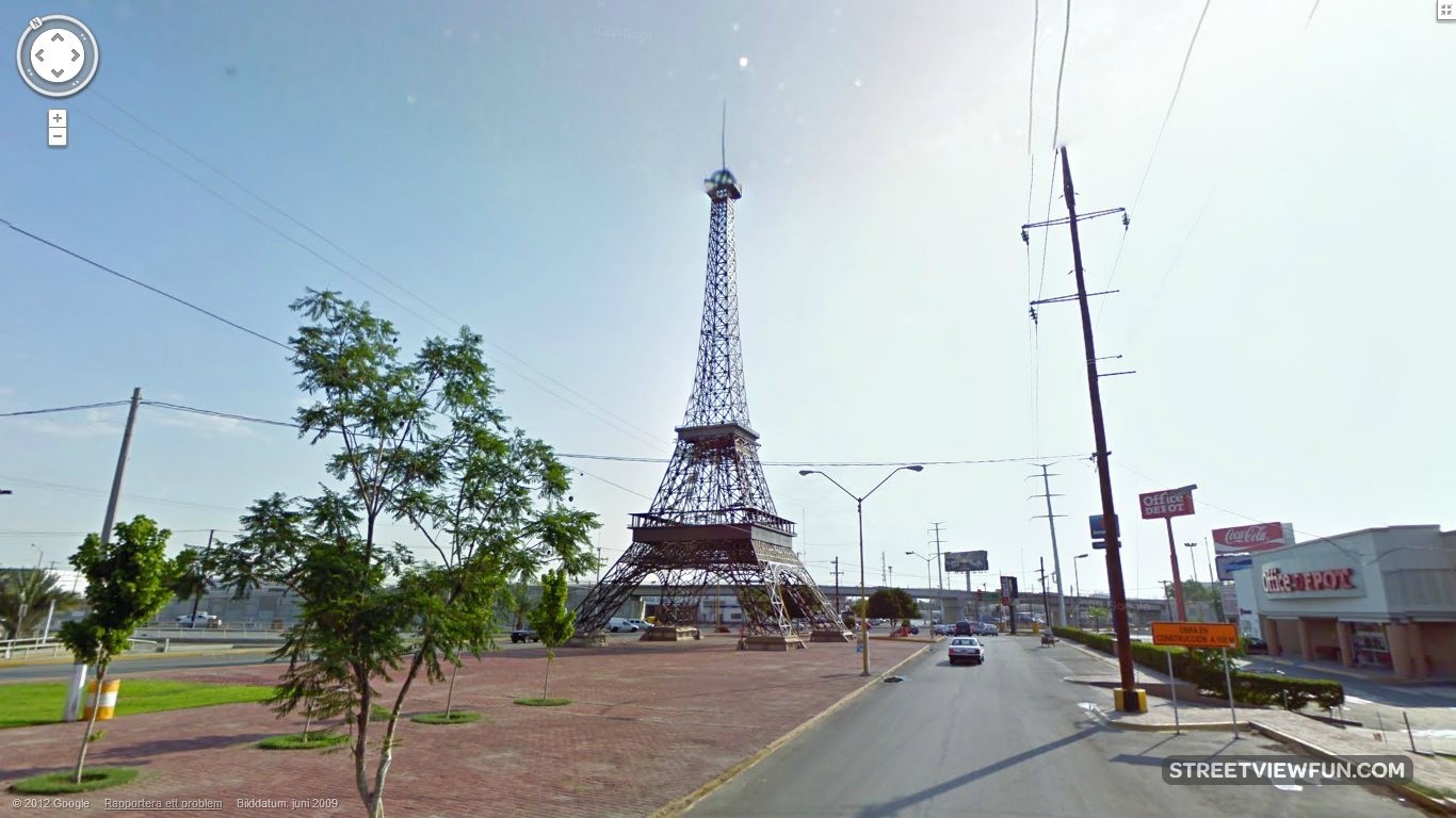 eiffel tower mexican tourist