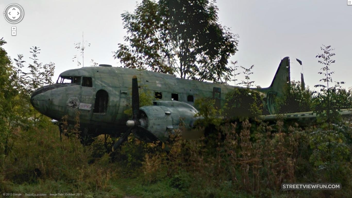 abandoned-plane-streetviewfun