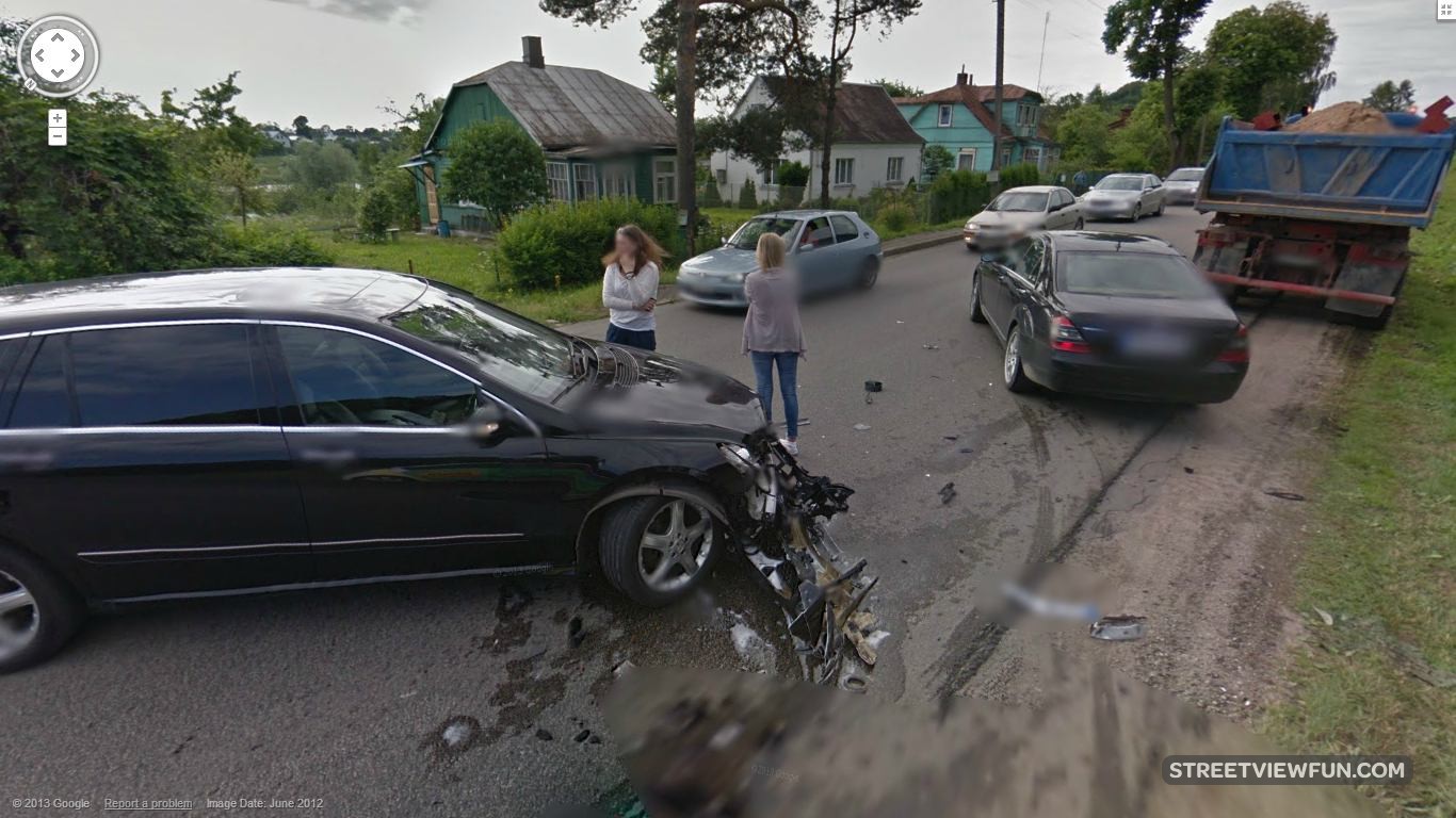 Truck Causing Some Damage In Lithuania - StreetViewFun