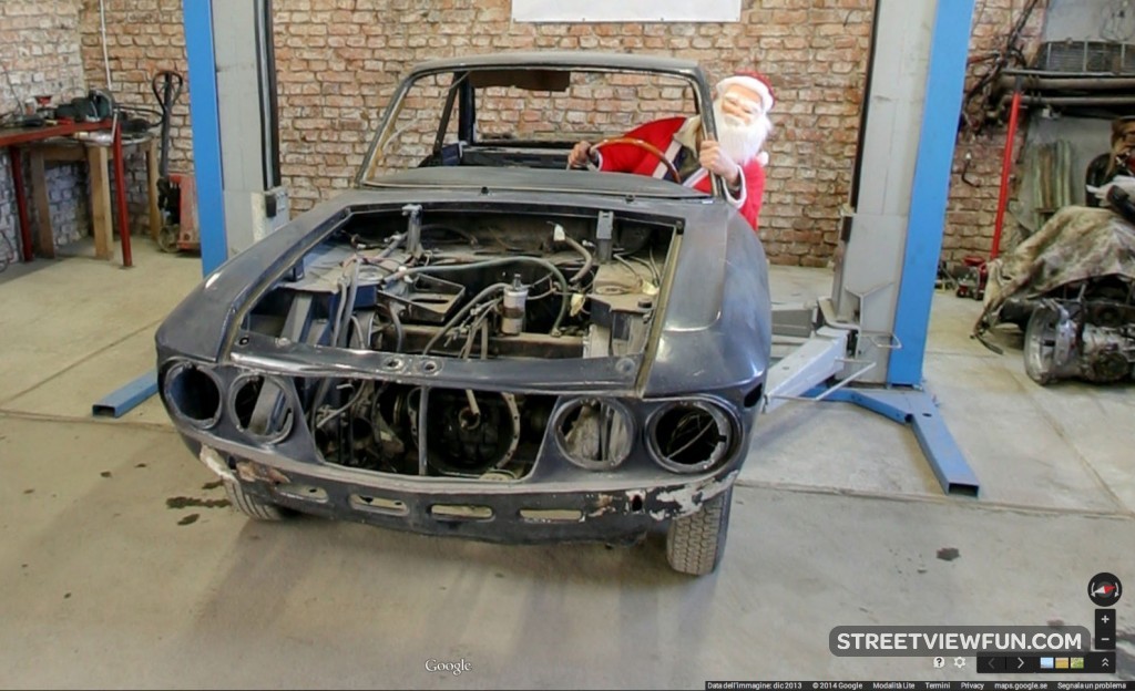 The Santa Claus cars need repair - StreetViewFun