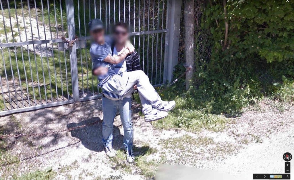 italian-hug-streetviewfun