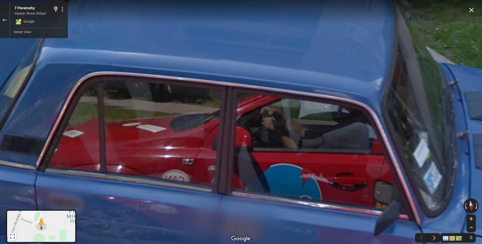 google-car-and-driver-s-hands-in-reflection-streetviewfun